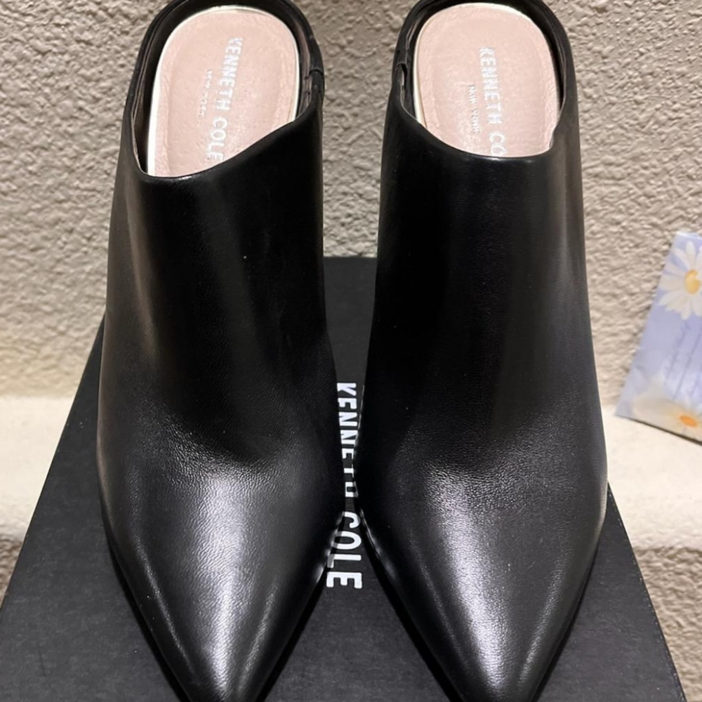 NEW: Kenneth Cole New York Riley 110 Black Leather Mule